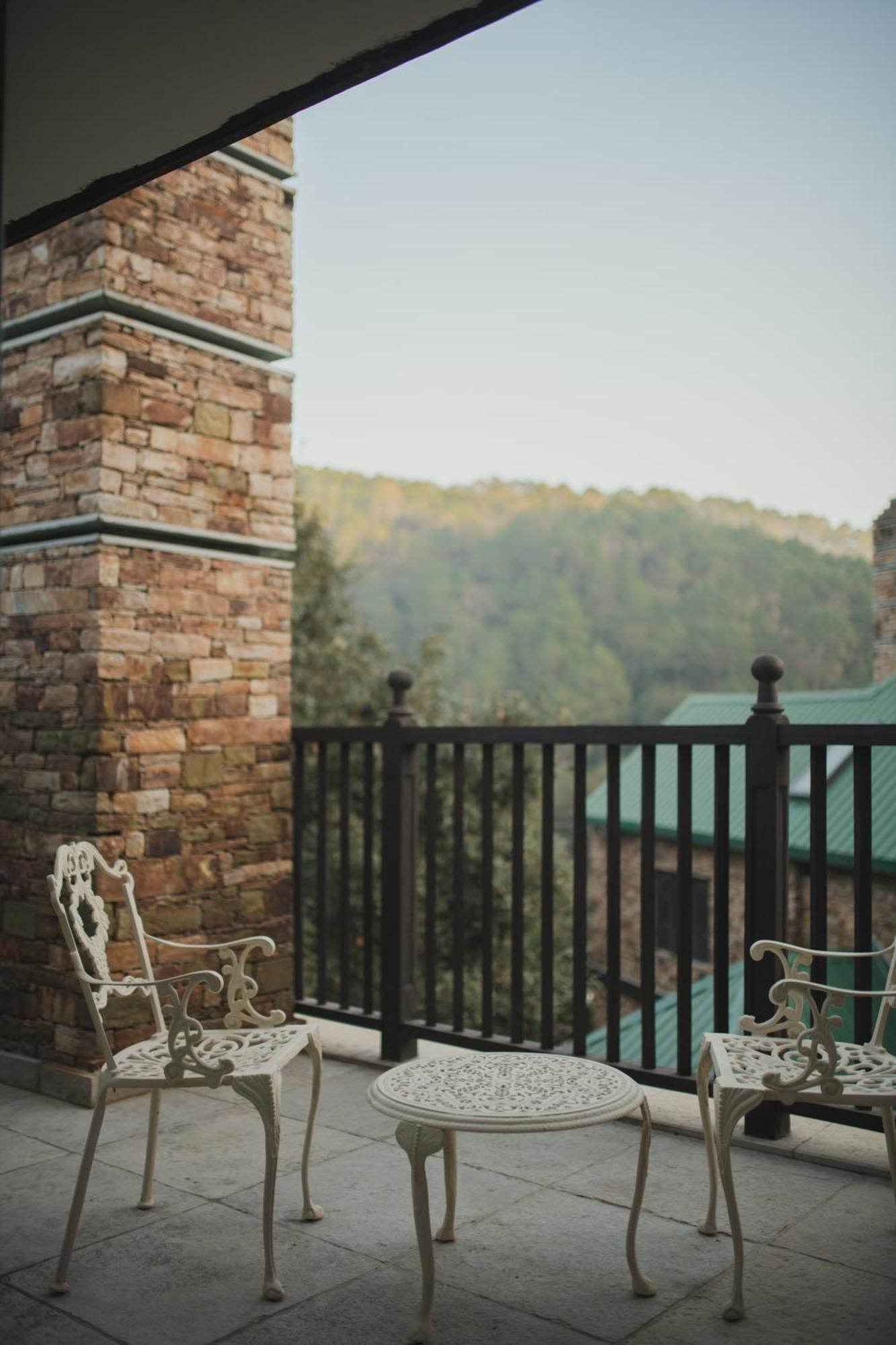 Brij Atmanya Bhowali, Nainital, A Luxury Mountain Escape 외부 사진
